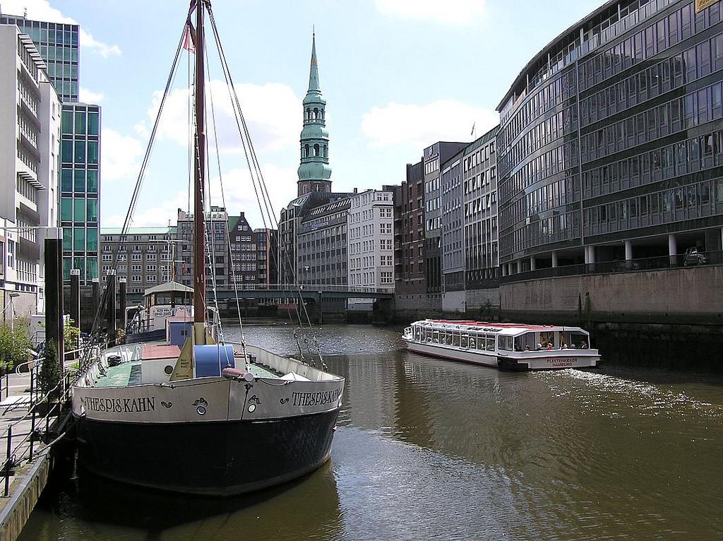 3300_P7070033 Fleetfahrt der Alstertouristik in Hamburg  | Alsterschiffe - Fahrgastschiffe auf der Alster und den Hamburger Kanälen.